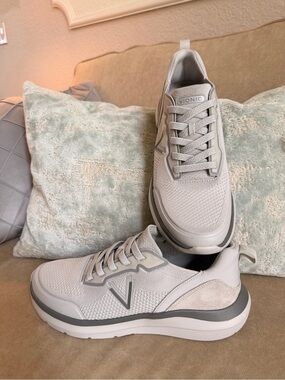 NEW Vionic Hayward Mesh Slip On Walking Sneakers Vapor Grey Women’s Size 11